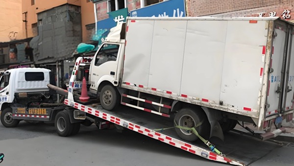 救援車(chē)運(yùn)輸.jpg